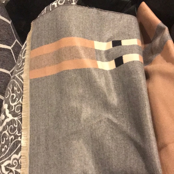 NIB Cashmere Striped Stole Shawl - Picture 5 of 6